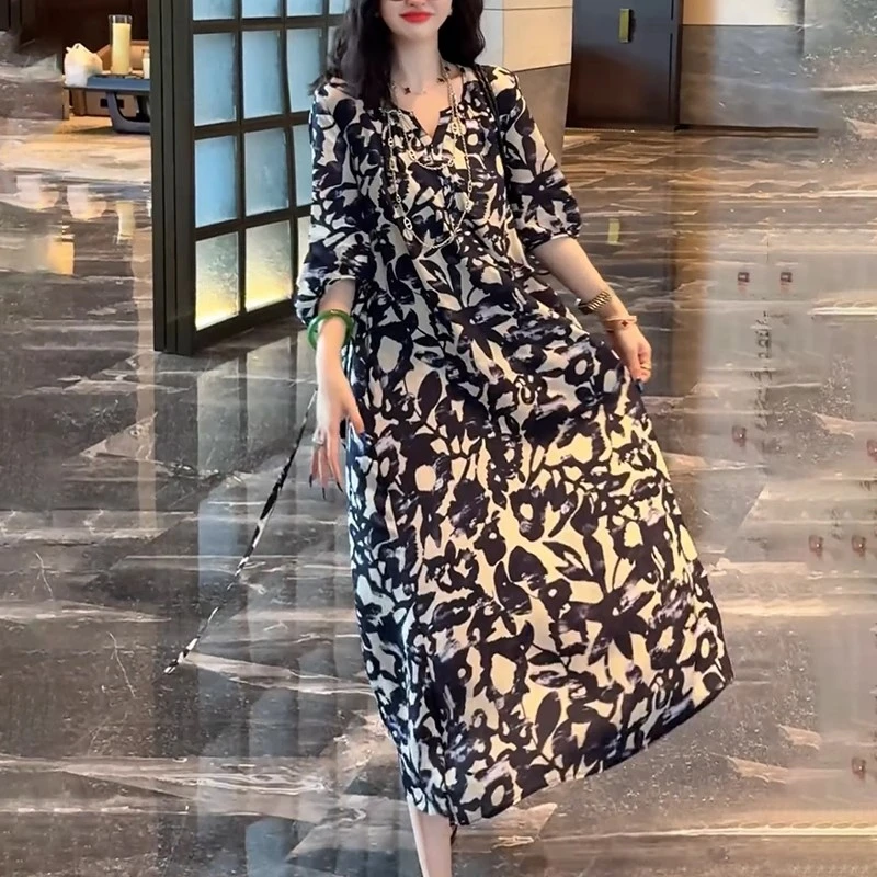 轻奢高级碎花连衣裙女2025年夏季新款短袖收腰显瘦时尚气质中长裙