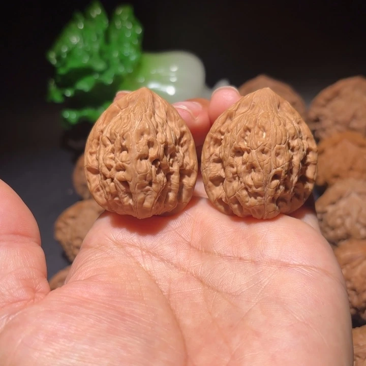 文玩核桃吊坠文玩核桃吊坠金三角35