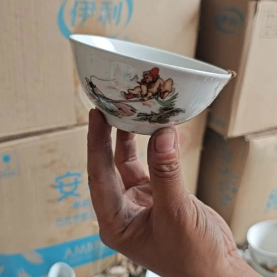 库存微瑕三打白骨精茶碗5个