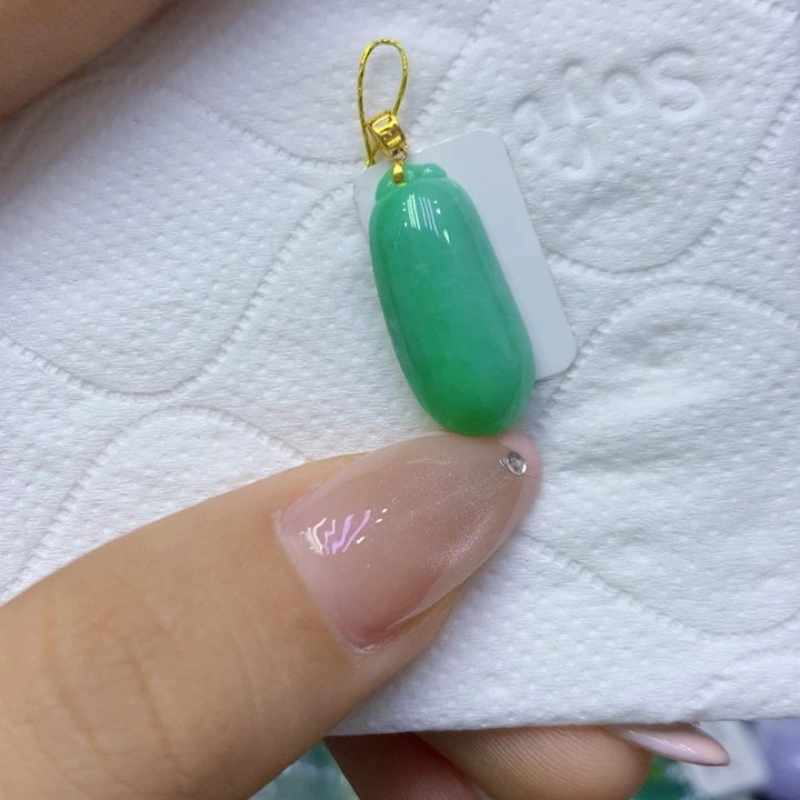 颈饰18K金镶嵌翡翠