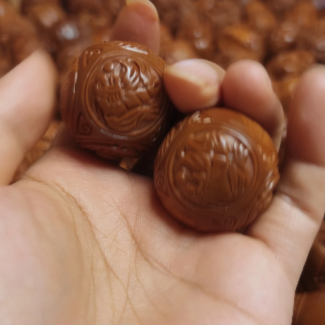 往****橄榄核把件四项八卦圣兽