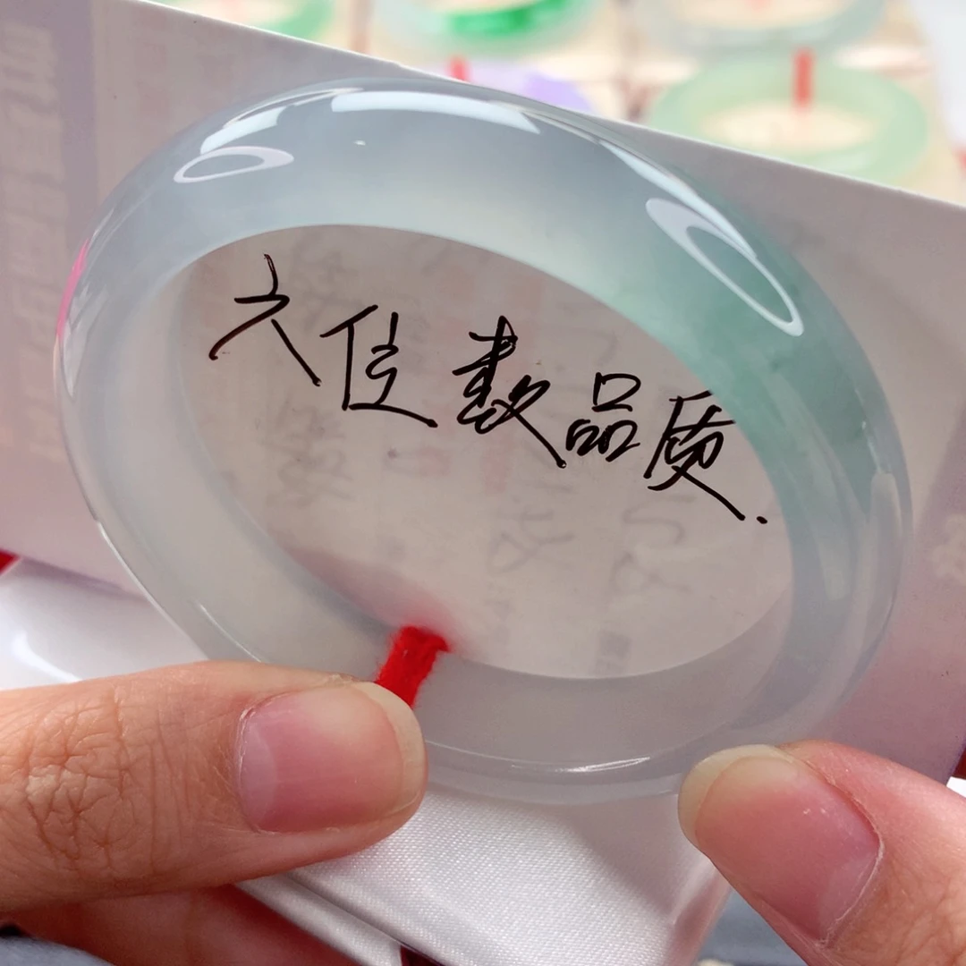 翡翠手镯（贵妃镯）未镶嵌高冰飘小绿花 钢性十足 毕业！喵喵