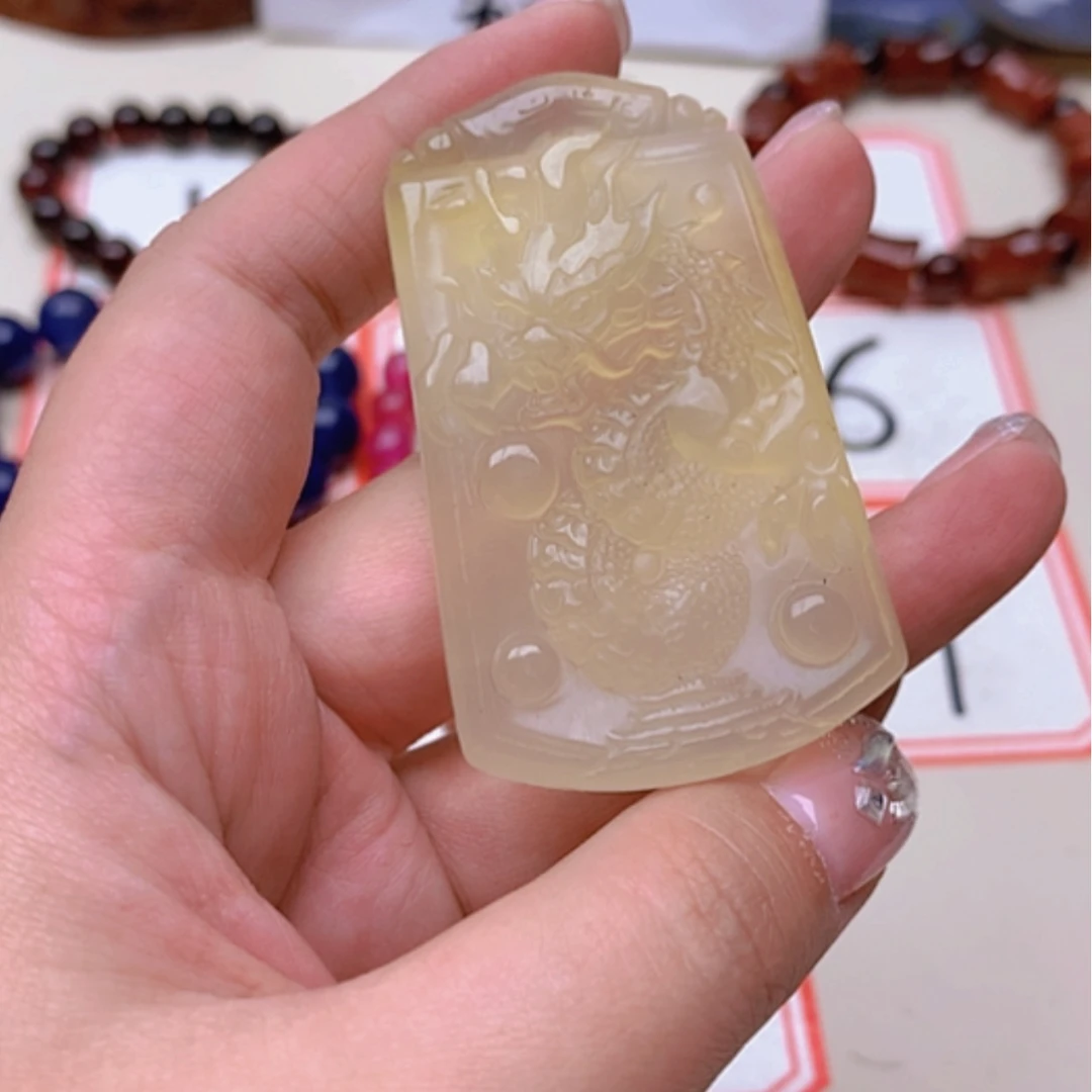 【闪购商品】玛瑙/玉髓未镶嵌珠宝半成品小*兽