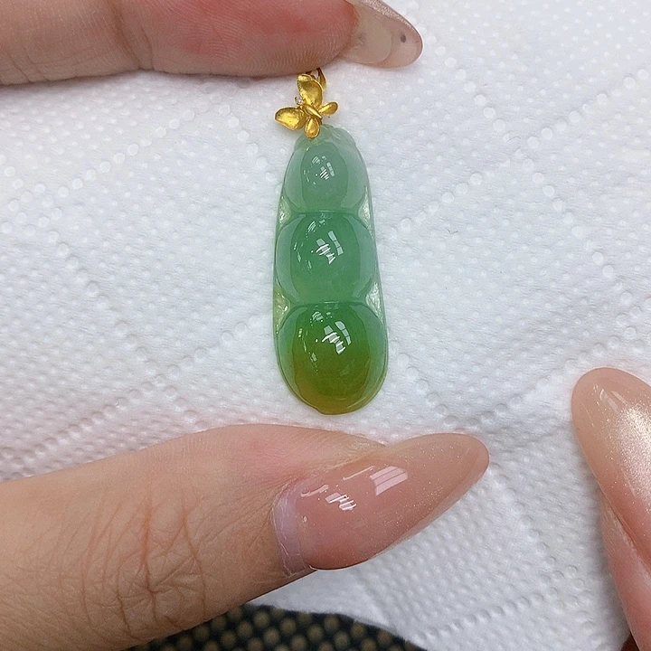 颈饰18K金镶嵌翡翠