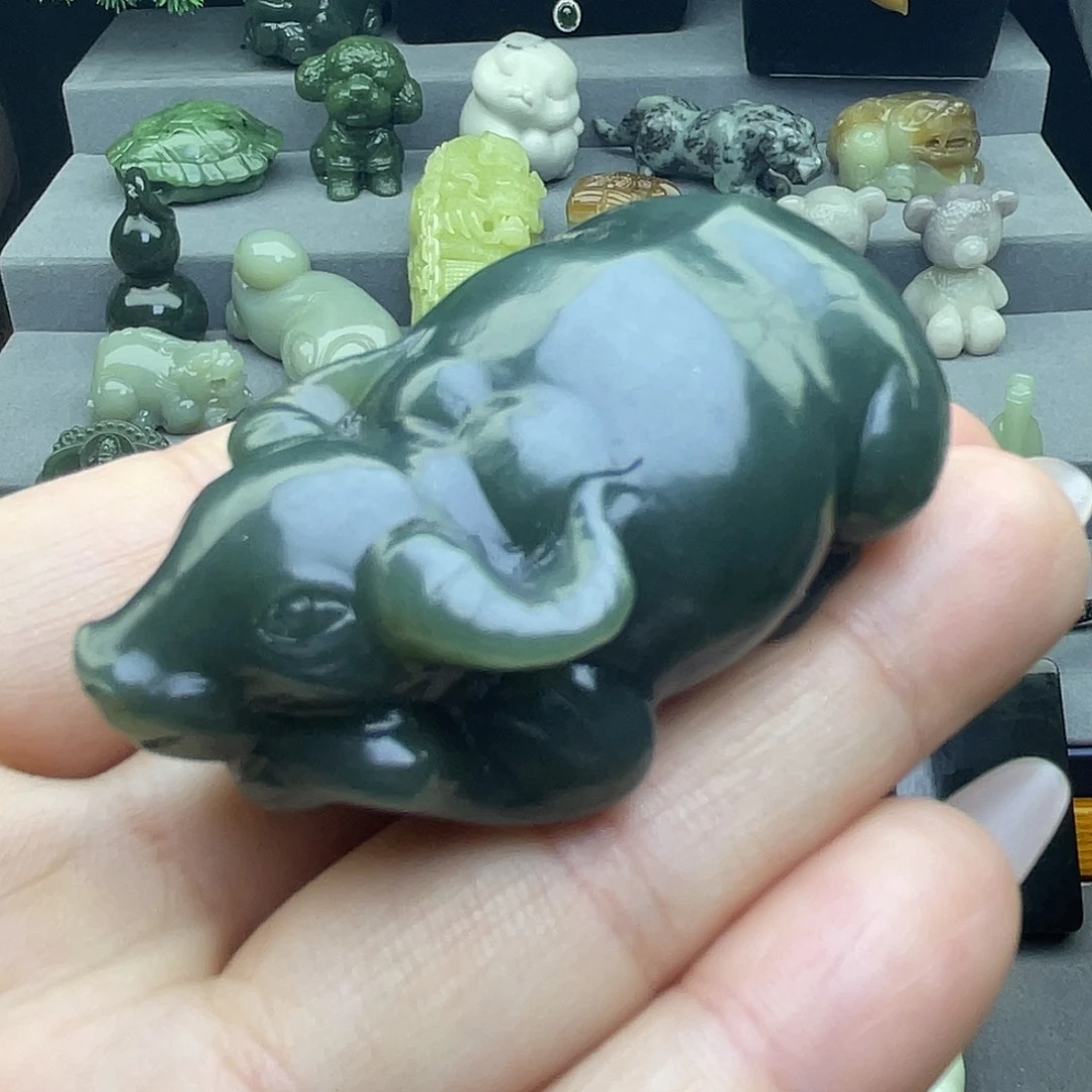 大***军和田玉未镶嵌颈饰