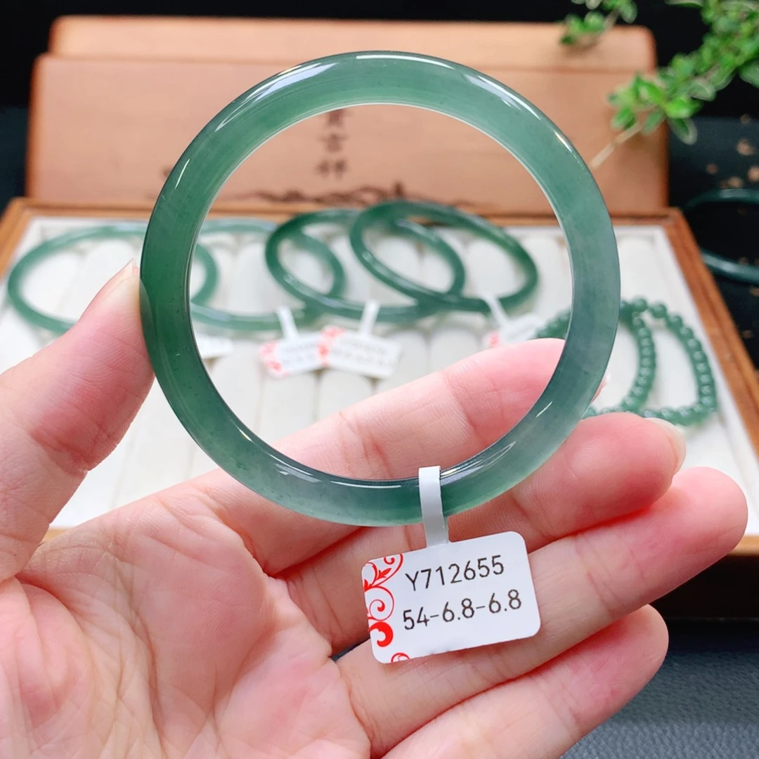 翡翠手镯（圆镯）未镶嵌