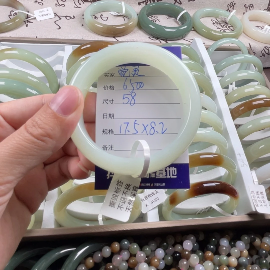 和田玉手镯未镶嵌觉*