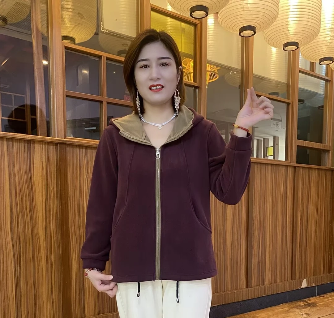 秋冬加厚中老年女装连帽纯色减龄百搭休闲大码外套