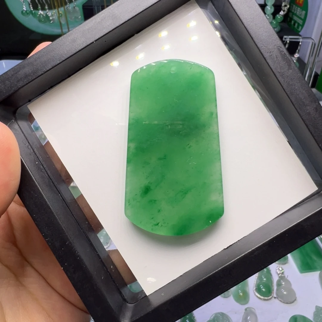 石英质玉（非洲翠）未镶嵌颈饰