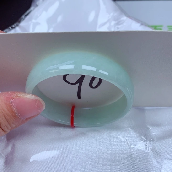 翡翠手镯未镶嵌翡翠