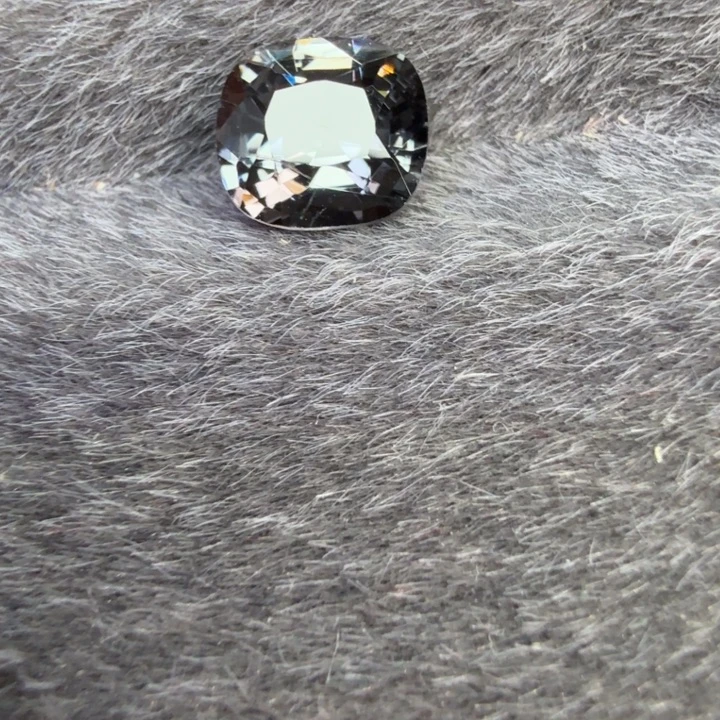 尖晶石裸石1克拉全净黑武士