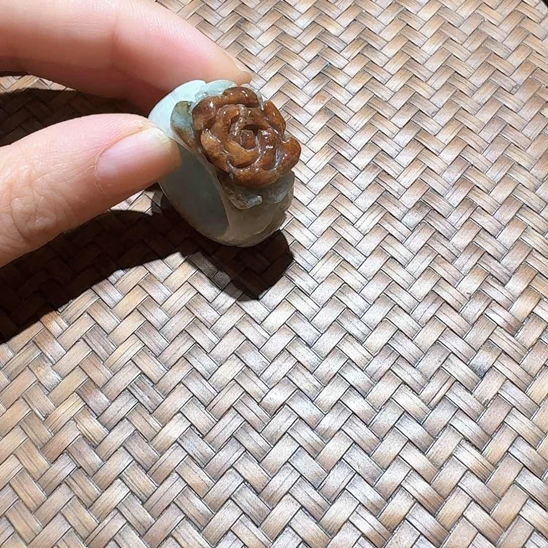 未镶嵌戒指翡翠个性十足