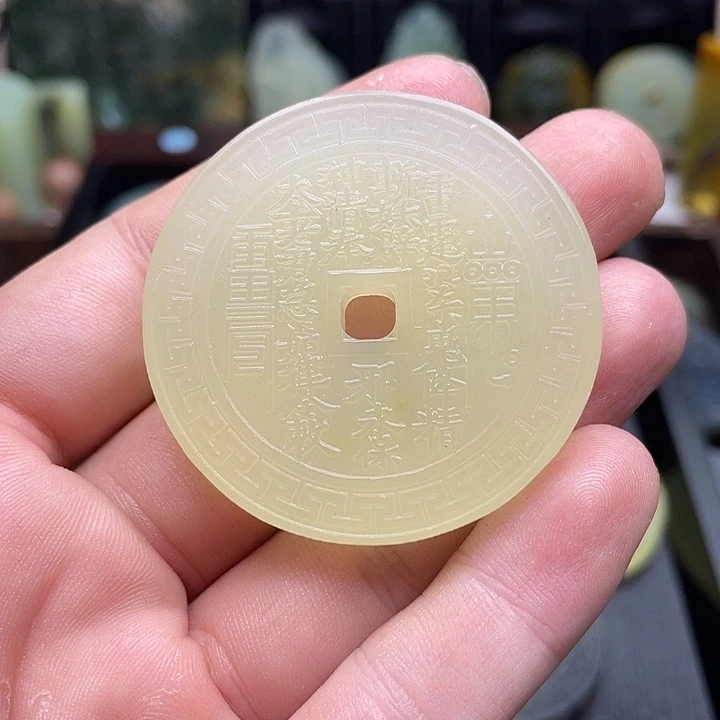 蛇纹石玉挂件未镶嵌