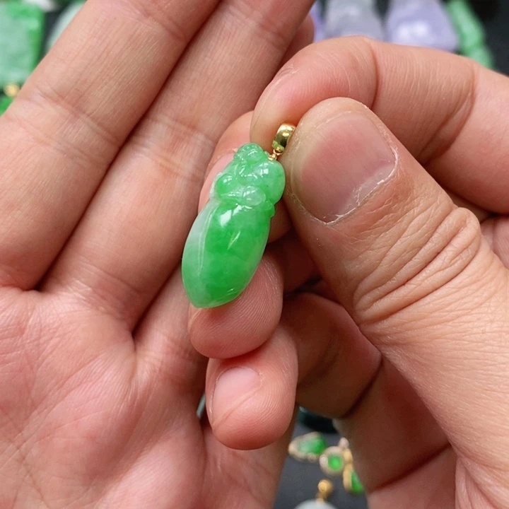 翡翠颈饰未镶嵌吊坠