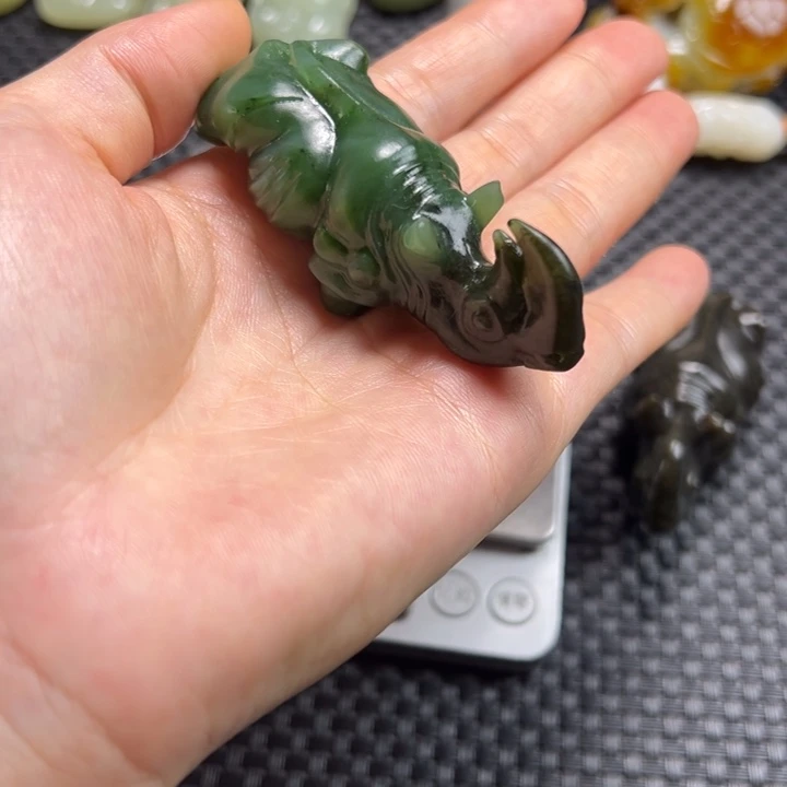 未镶嵌和田玉把件