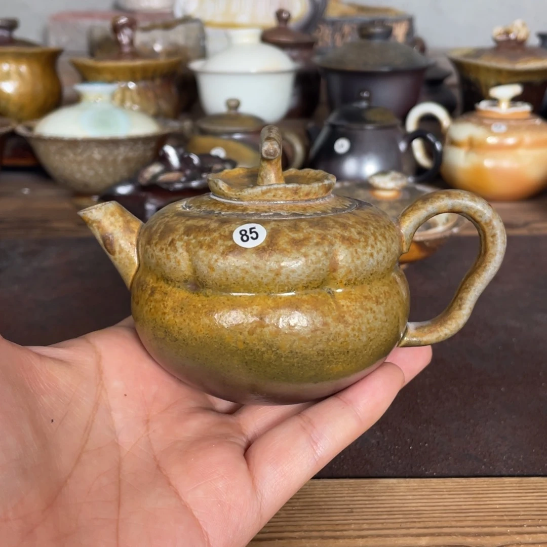 85柿子壶柴烧。  陶泥