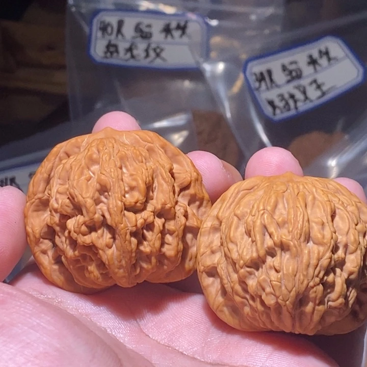 朕***吧文玩核桃吊坠43全品狮虎兽