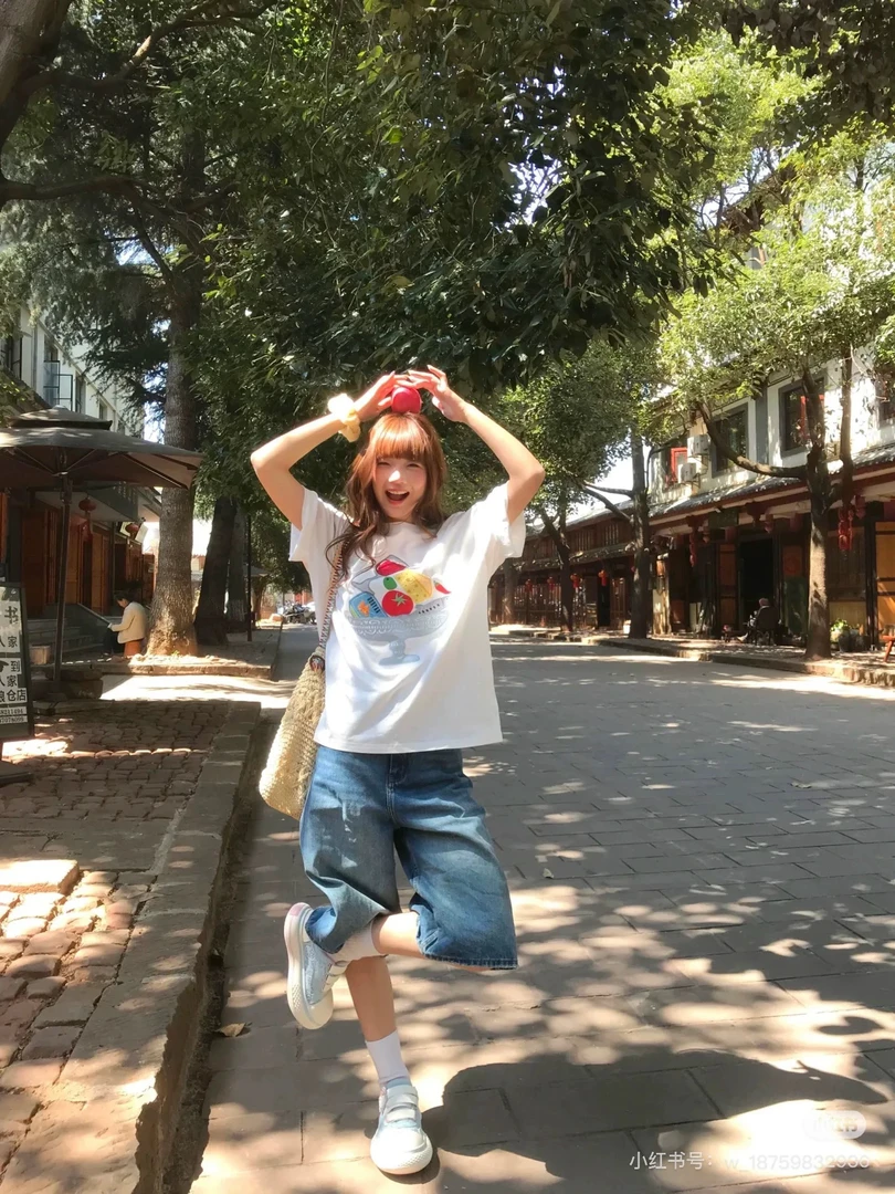 尾～丫2025夏季新款「爱与食物」美食餐盘贴布刺绣T恤