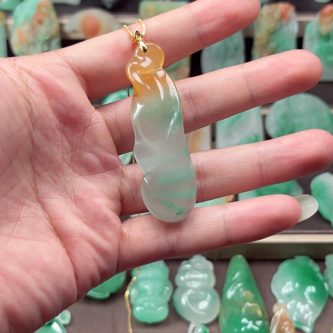 石英质玉未镶嵌颈饰