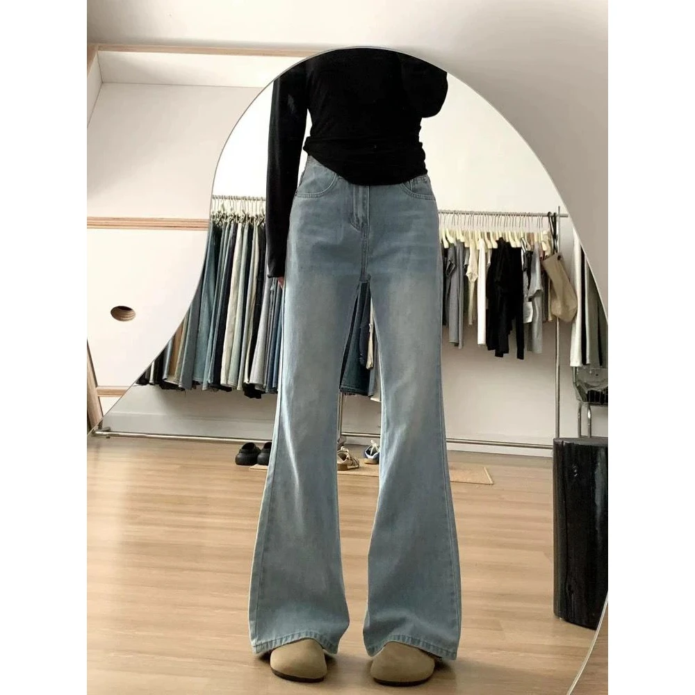 浅蓝色微喇叭牛仔裤女春季新款水洗高腰修身显瘦休闲直筒马蹄裤子