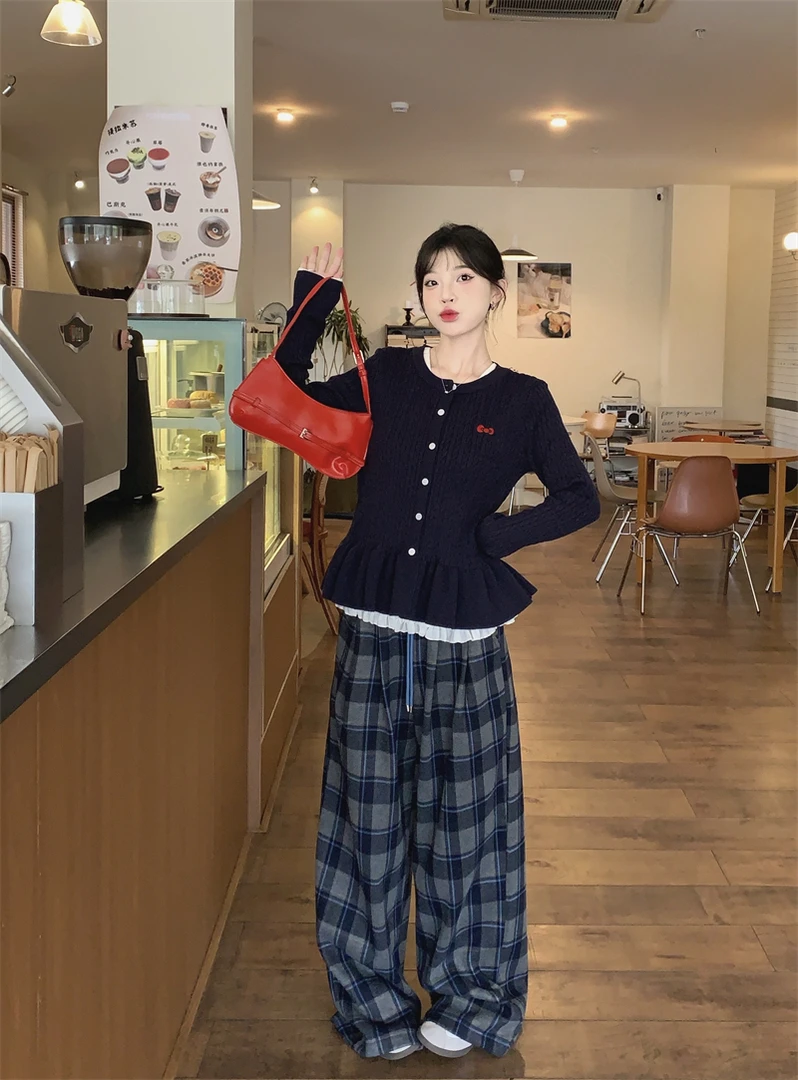 【NYPP】春季麻花针织外搭+蕾丝拼接打底衫+加绒宽松格子裤三件套装