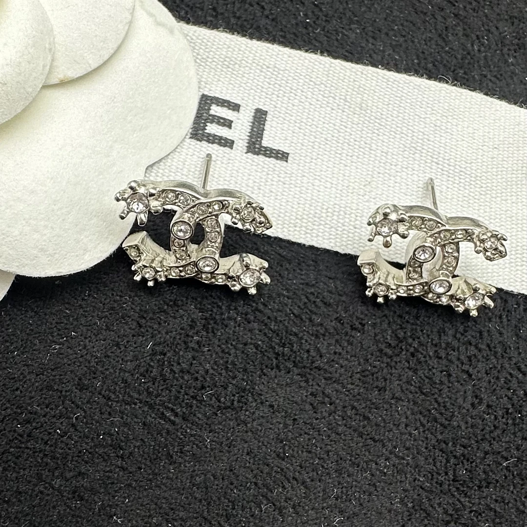 99新 Chanel/香奈儿 银色星星满钻双C耳钉（314）