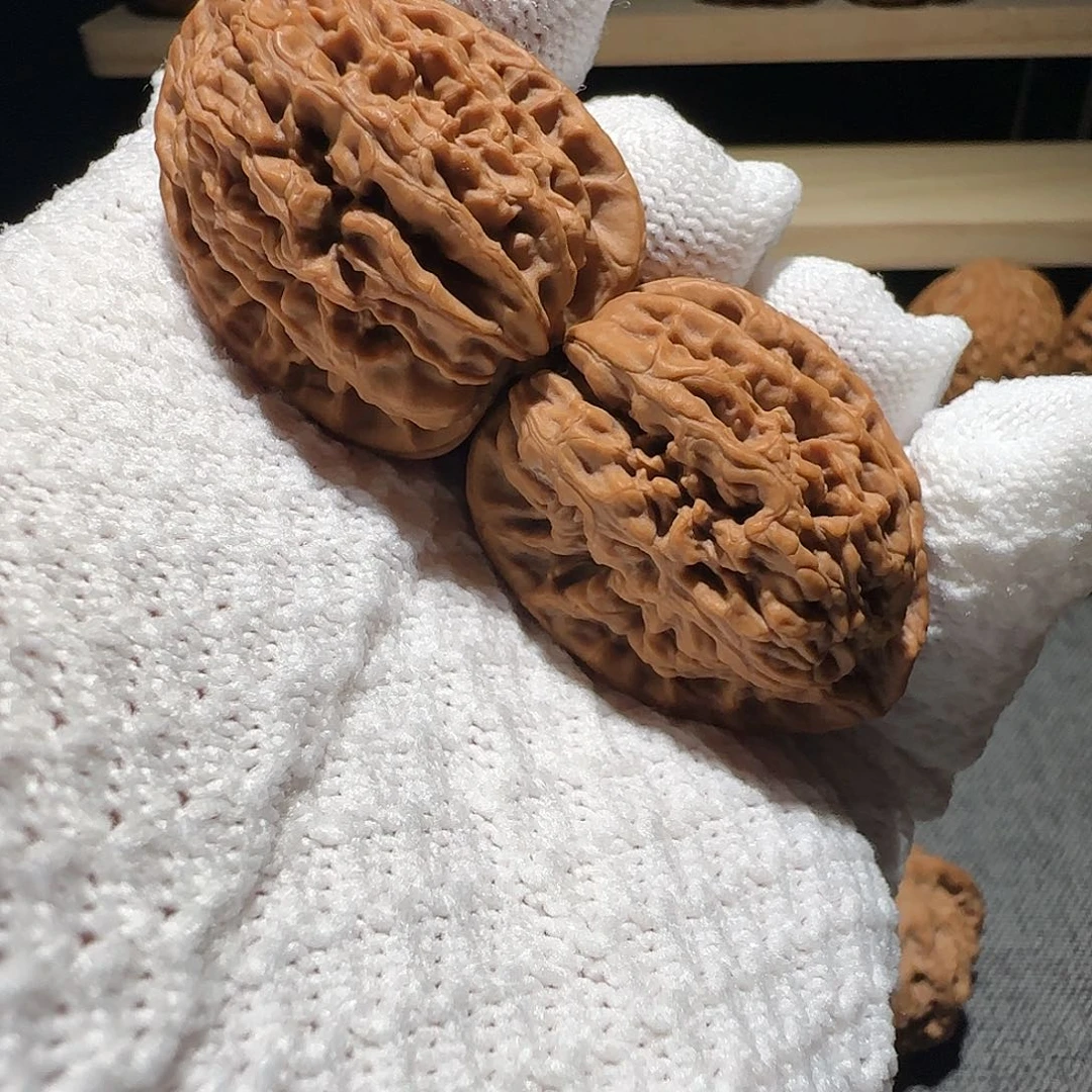 文玩核桃吊坠四眼虎头