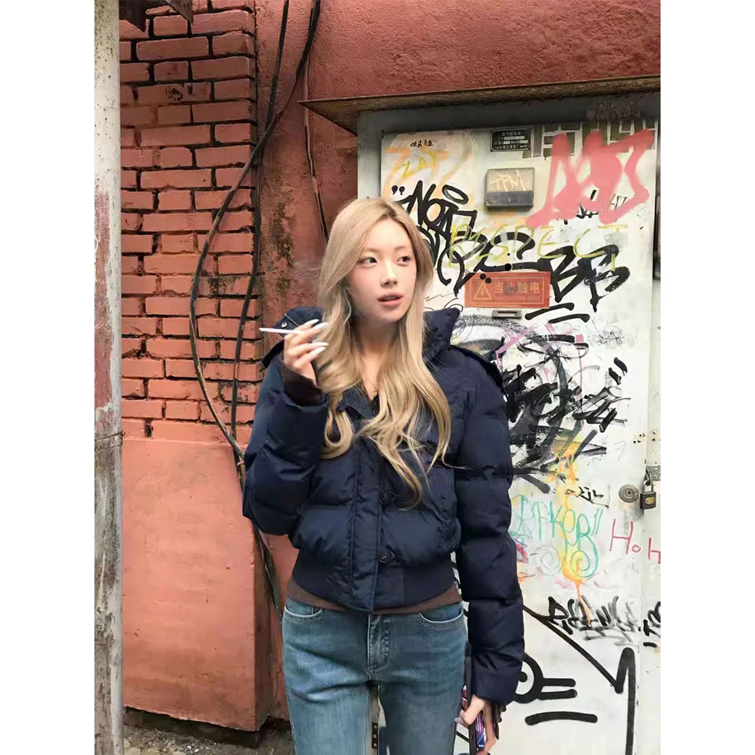 羽绒服女款爆款2025新款8uioio藏青色毛领大气保暖外套女冬季短款