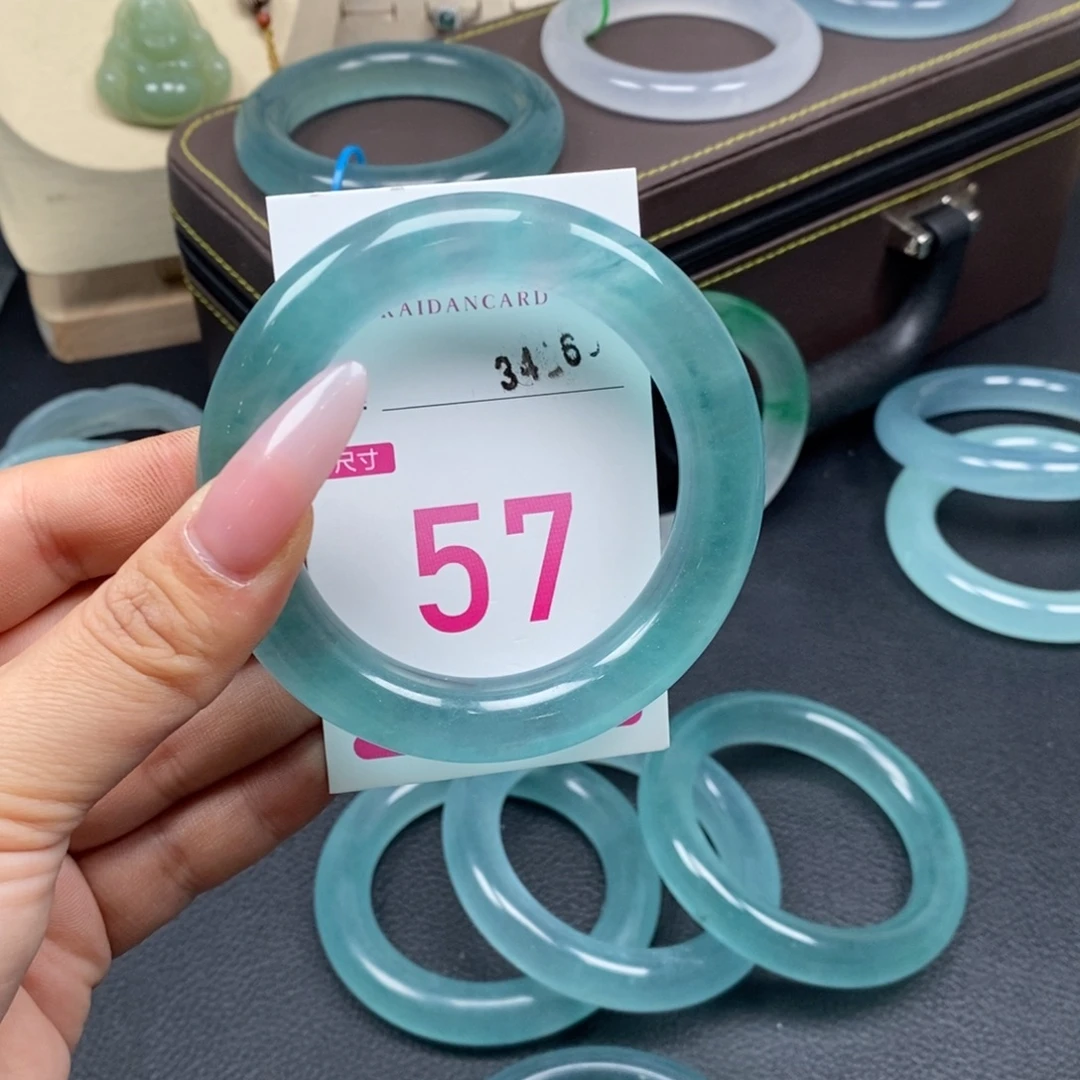 五***爱石英质玉未镶嵌手镯