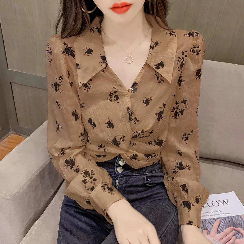 港风v领衬衫秋季上衣女短款v领显瘦印花2025新款韩版衬衫女长袖