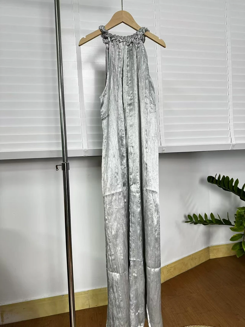 9120绸缎感垂感无袖吊带裙