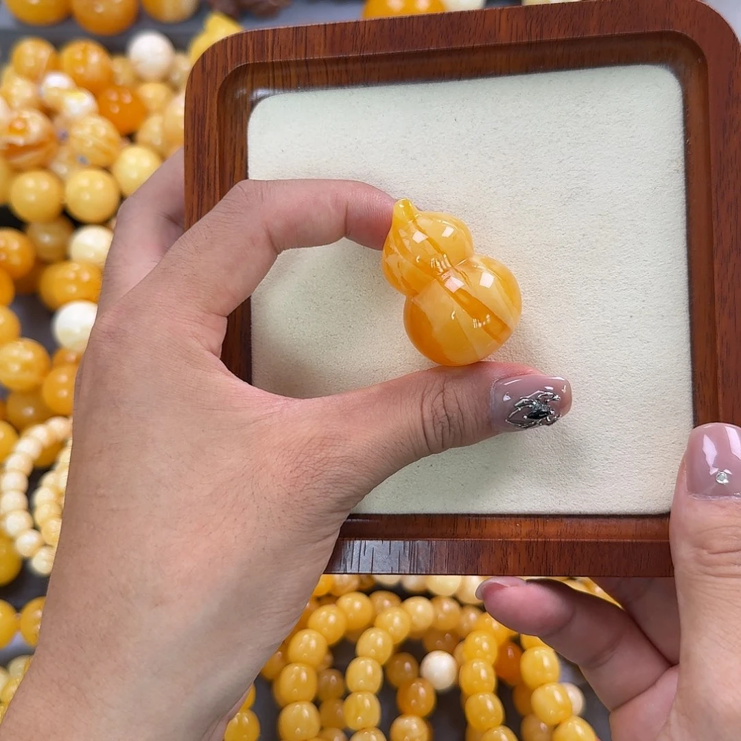 蜜蜡未镶嵌珠宝奇石