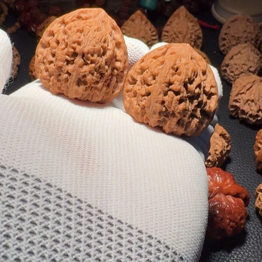 吊坠文玩核桃顺丰到付南疆石