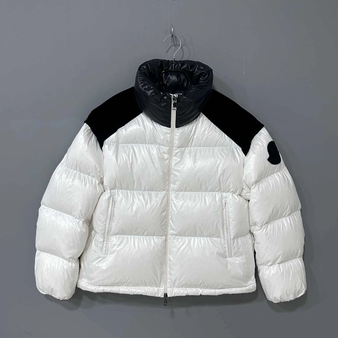 99新 MONCLER 袖标背后大logo亮面羽绒服/99新/1码/15946