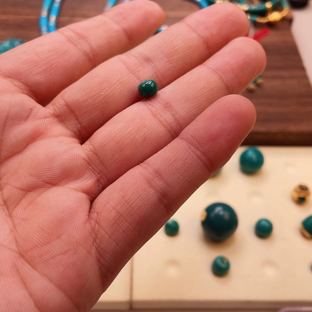 绿松石颈饰未镶嵌