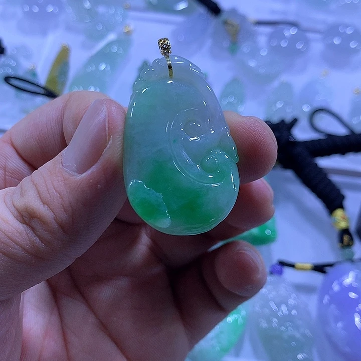 翡翠18K金镶嵌颈饰天然翡翠A货吊坠