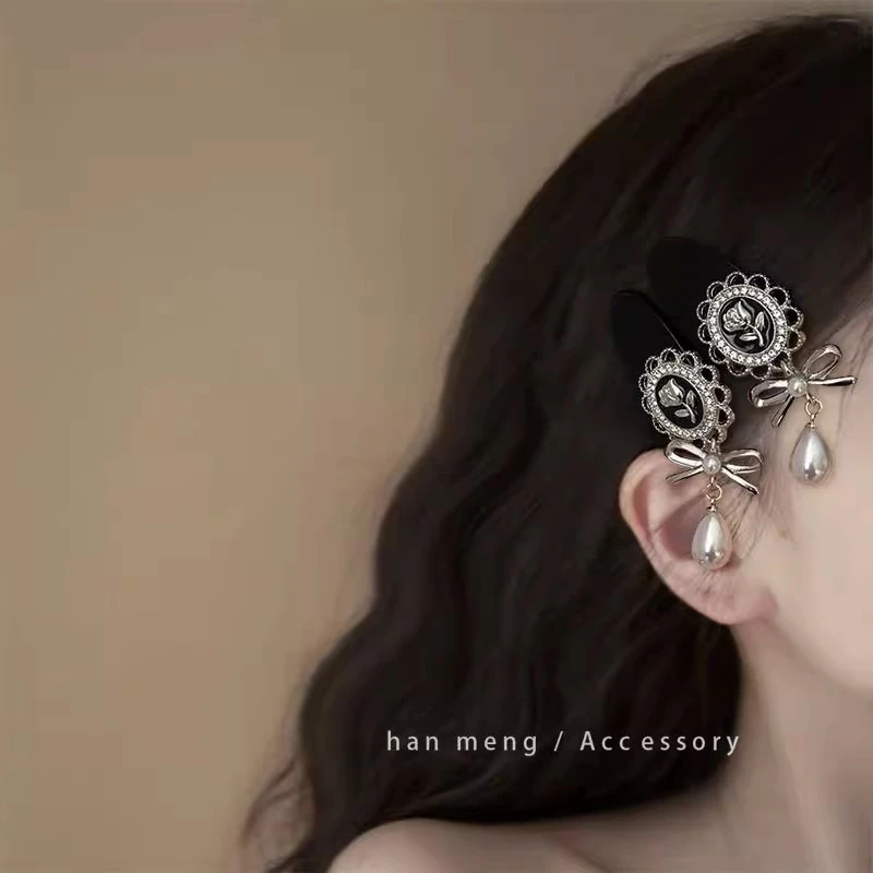 2025新款法式复古赫本风金属玫瑰花珍珠吊坠发夹刘海夹碎发夹头饰