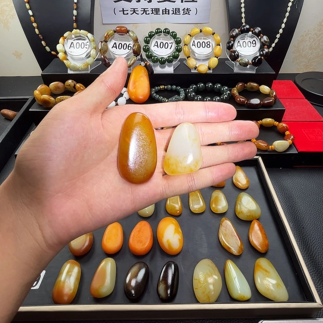 和田玉未镶嵌吊坠(赠链)