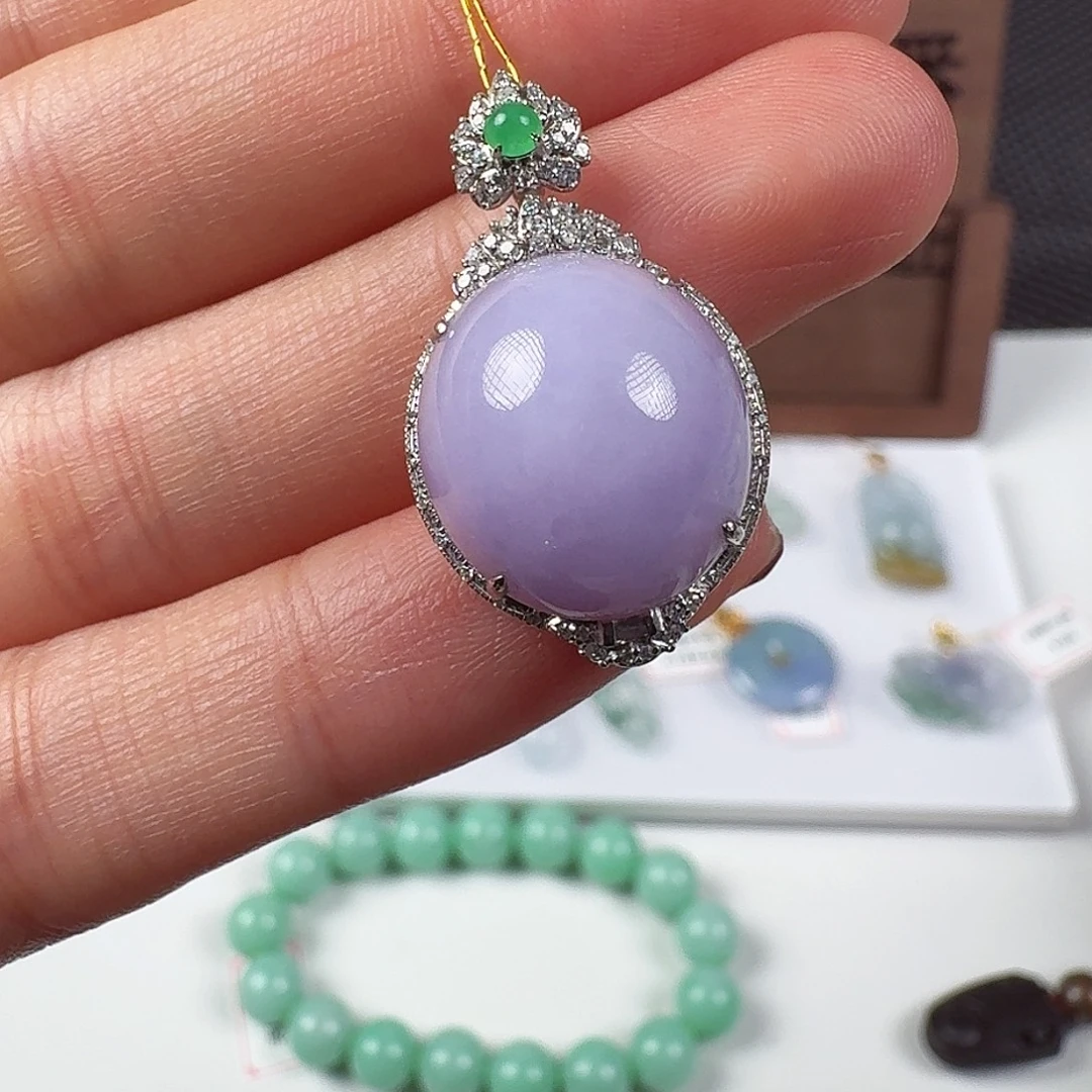 翡翠18K金镶嵌颈饰