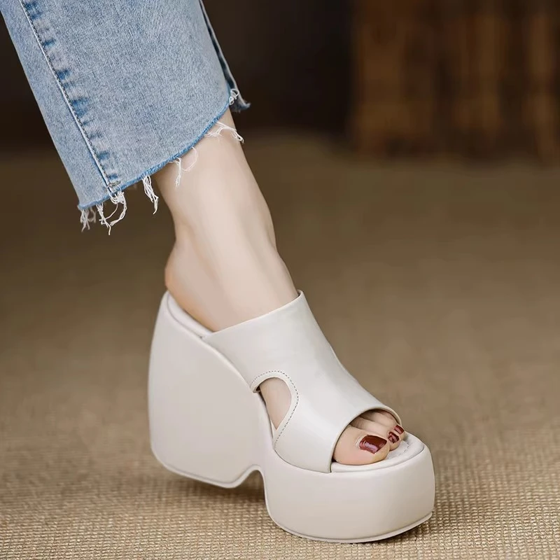 品牌12公分厚底拖鞋女夏外穿2025新款松糕高跟小个子增高软底凉拖