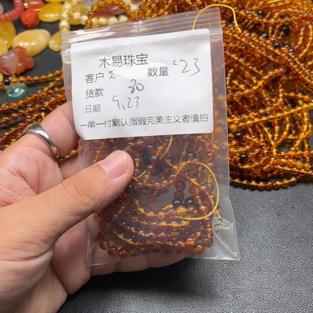 玉***人未镶嵌配饰南红玛瑙