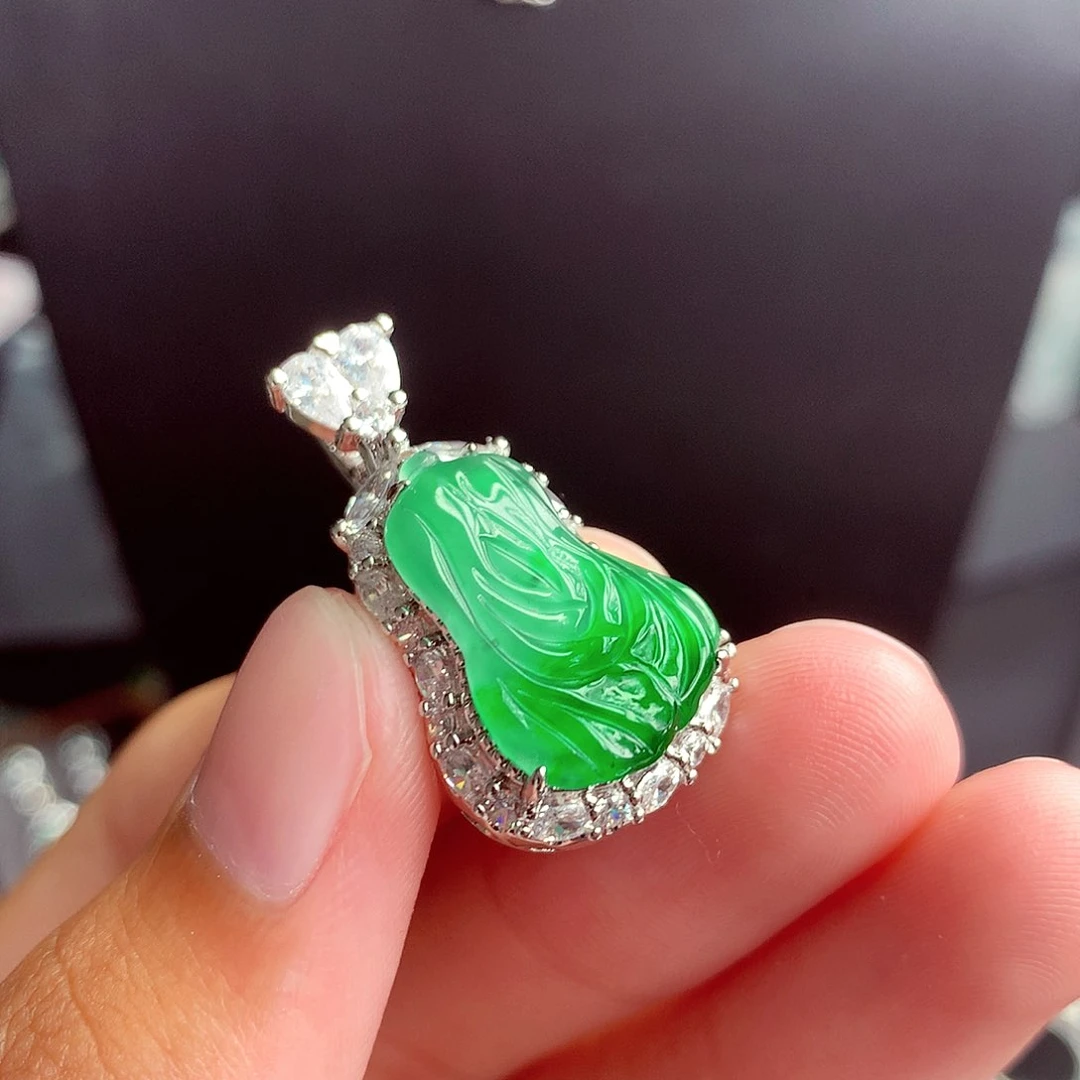 翡翠未镶嵌颈饰挂件