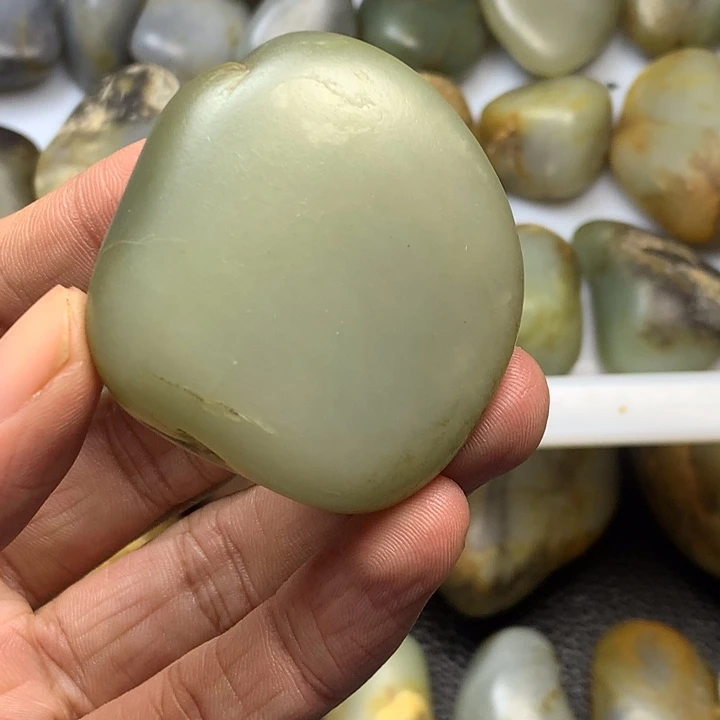 王***强和田玉未镶嵌颈饰