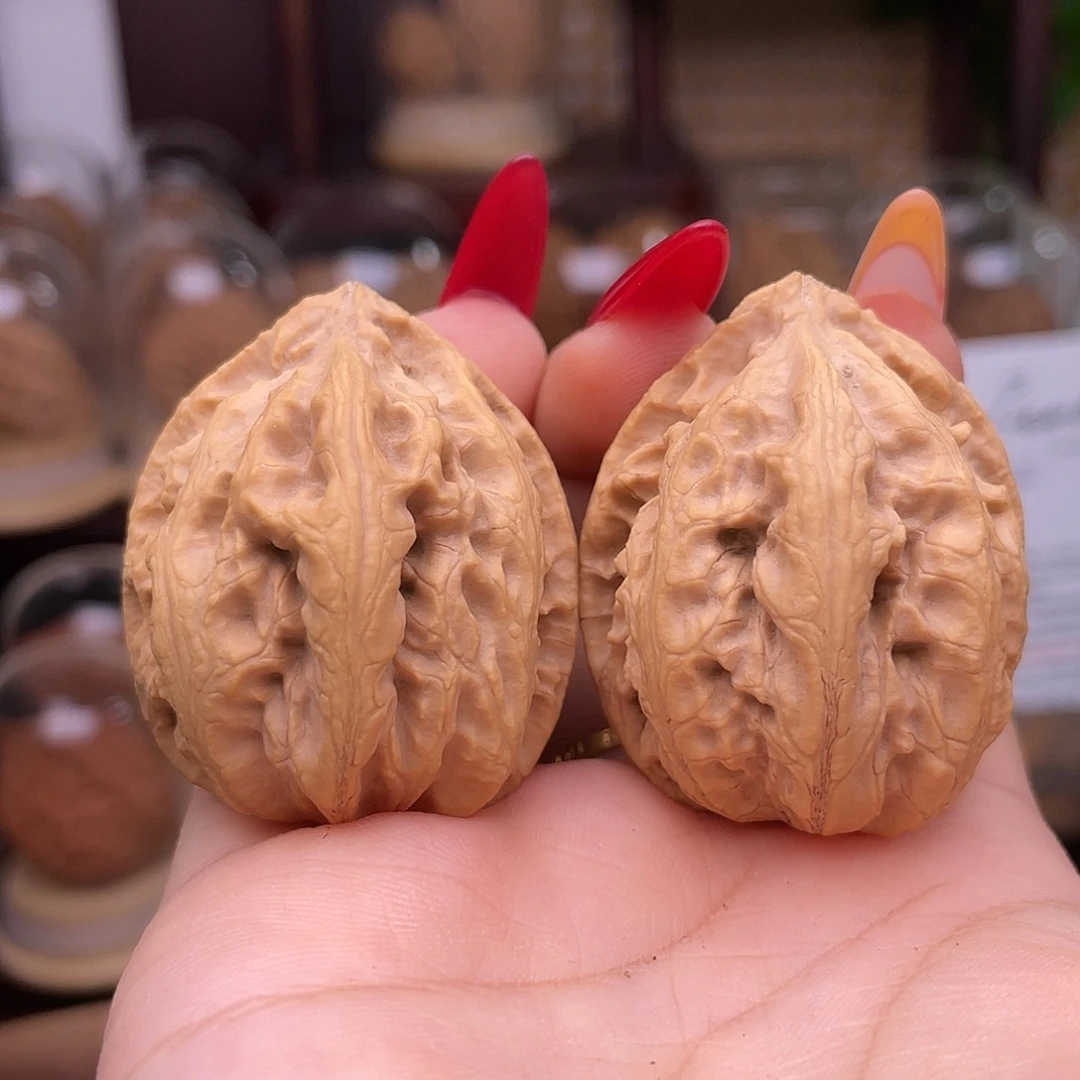 文玩核桃吊坠绣球