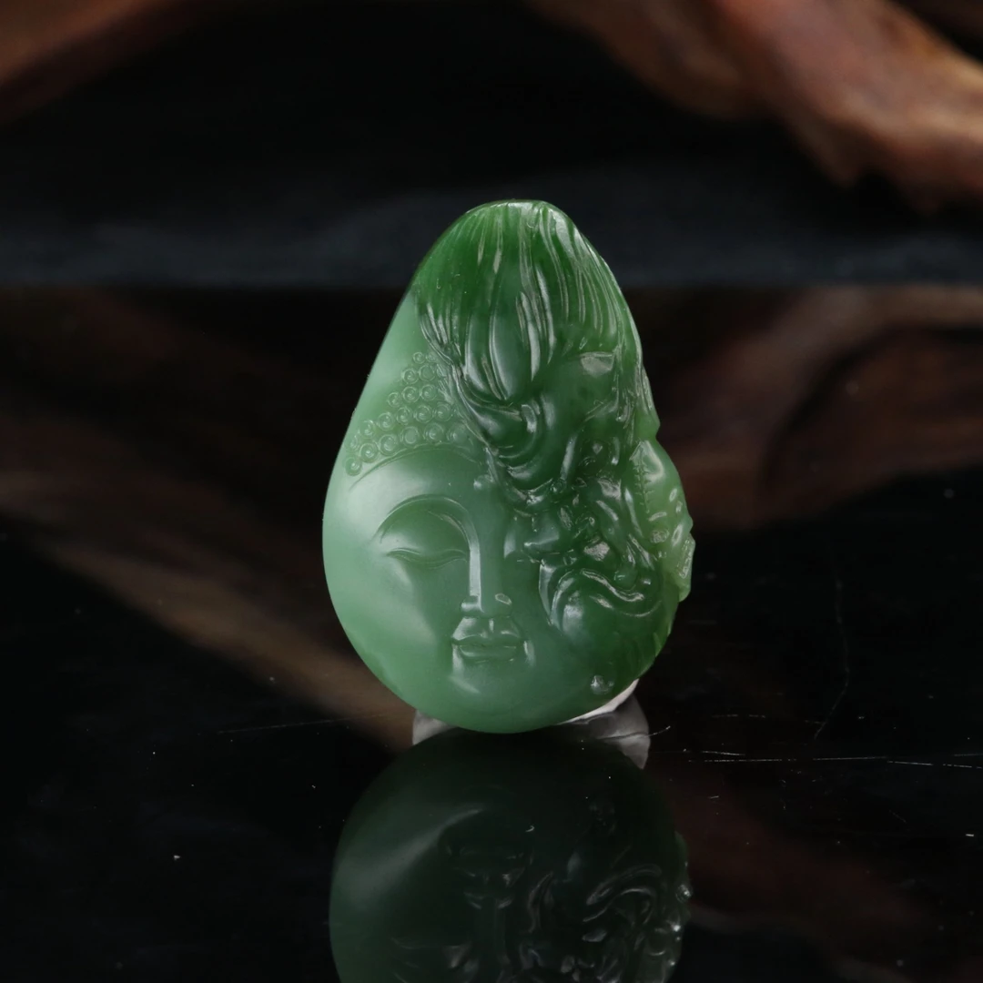 17和田玉俄七碧玉一念之间吊坠/600521北京中保拍卖