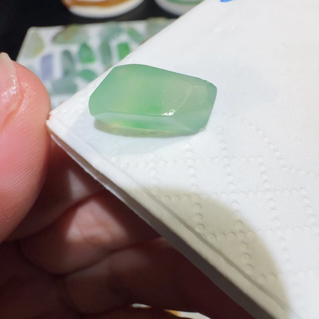 定制翡翠未镶嵌冰种飘金丝绿随行