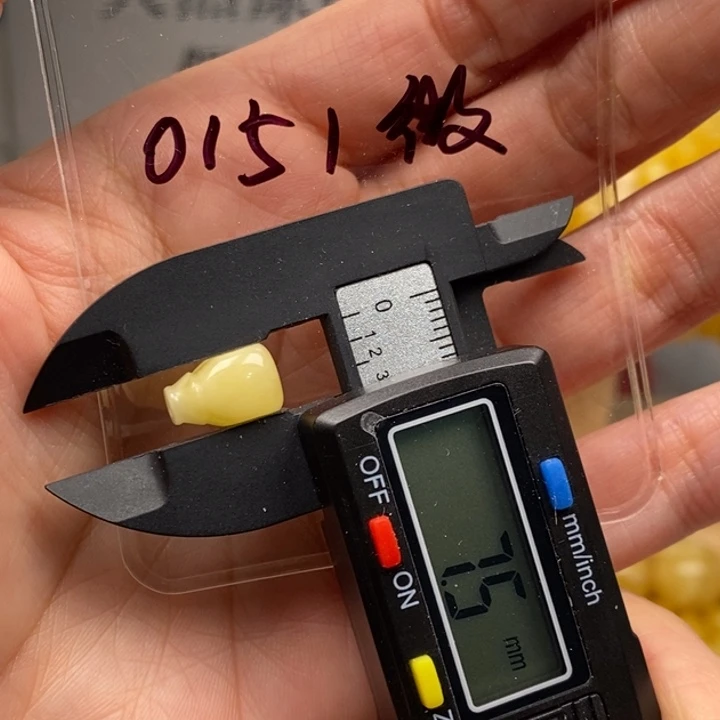 蜜蜡未镶嵌裸石7.5三通微瑕