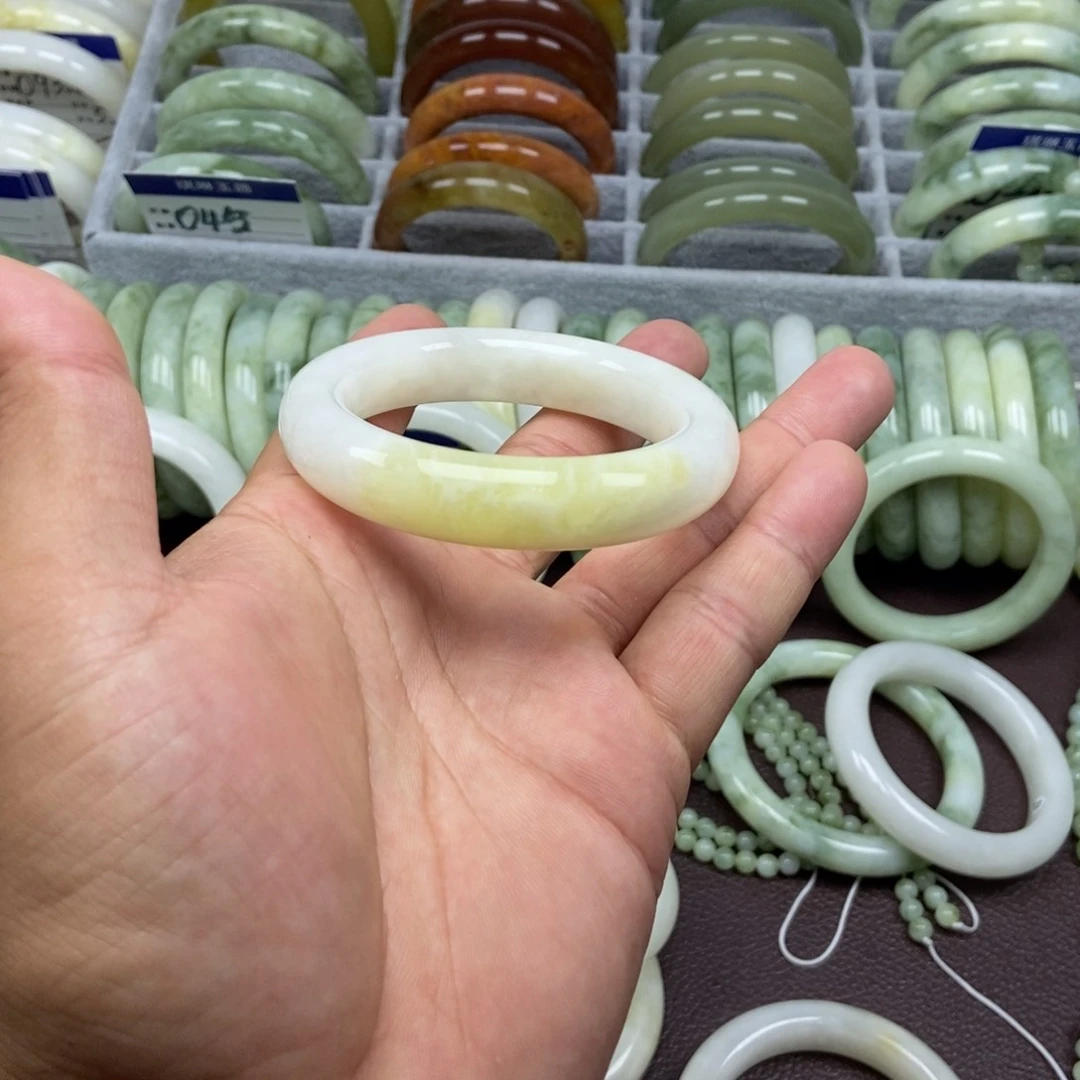 蛇纹石玉未镶嵌手镯蜗**得