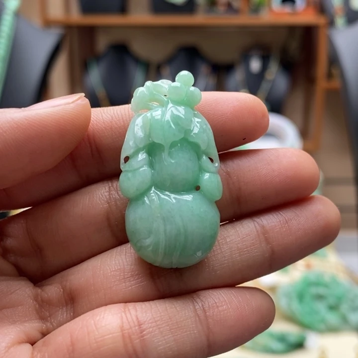 翡翠颈饰未镶嵌H**o翡翠吊坠