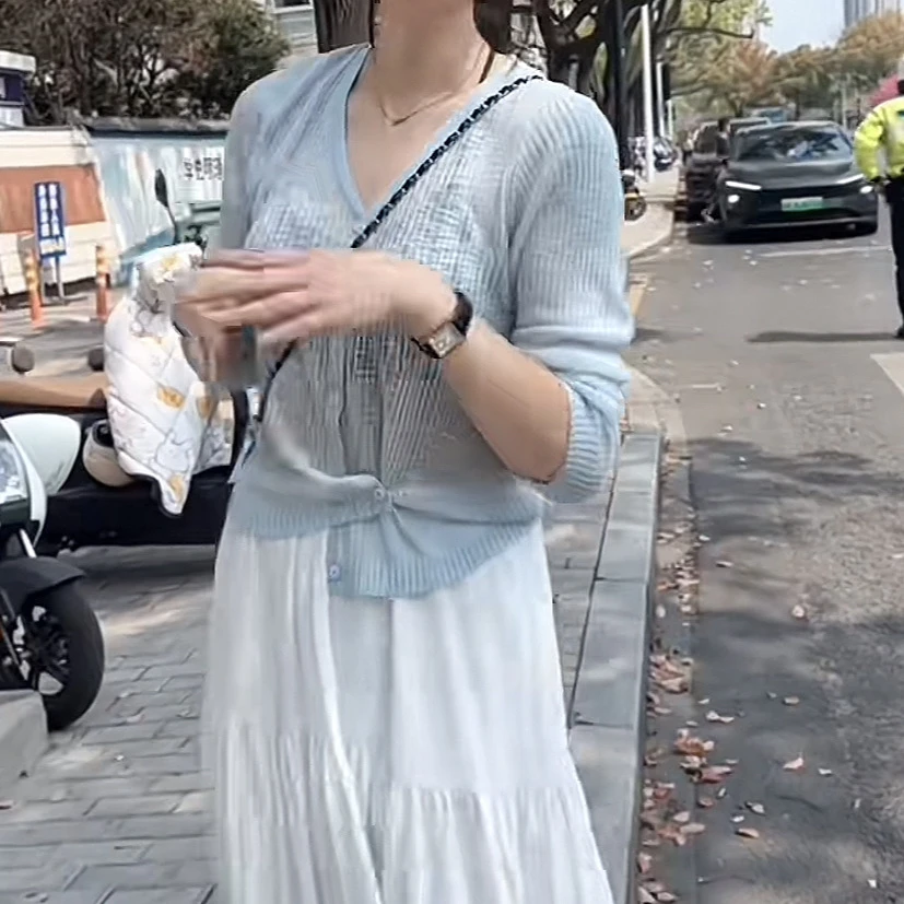 欧货V领斜扣两穿针织衫